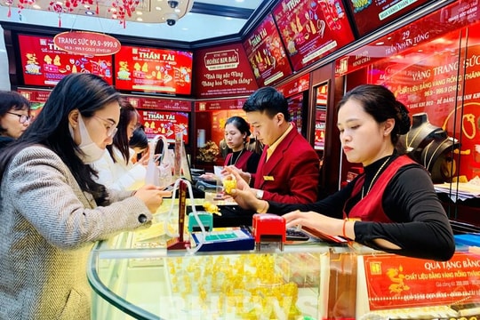 Giá vàng hôm nay 7/3: Vàng trong nước ngừng giảm sau khi rời khỏi đỉnh