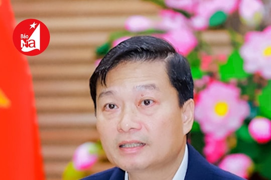 UBND tỉnh Nghệ An tổ chức phiên họp đầu tiên sau kiện toàn bộ máy