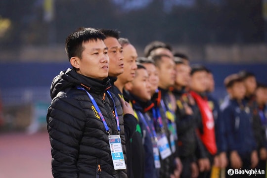 Huấn luyện viên trưởng Sông Lam Nghệ An trải lòng sau trận thắng Bình Định