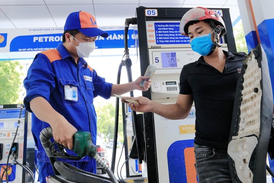 Giá xăng dầu ngày 13/3/2025 có thể giảm tiếp từ 2,5 - 2,7%