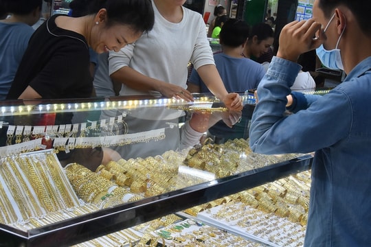 Giá vàng hôm nay 11/3/2025: Giá vàng thế giới giảm, vàng trong nước tăng