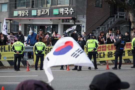 Cảnh sát Hàn Quốc chuẩn bị cho "tình huống xấu nhất" trước thềm phán quyết luận tội Tổng thống Yoon