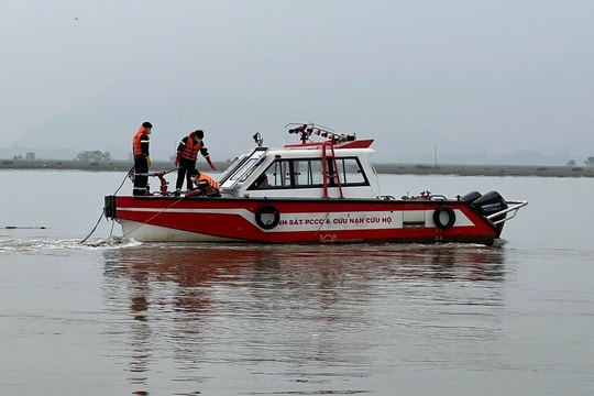 Phát hiện thi thể nam thanh niên nổi trên sông Lam