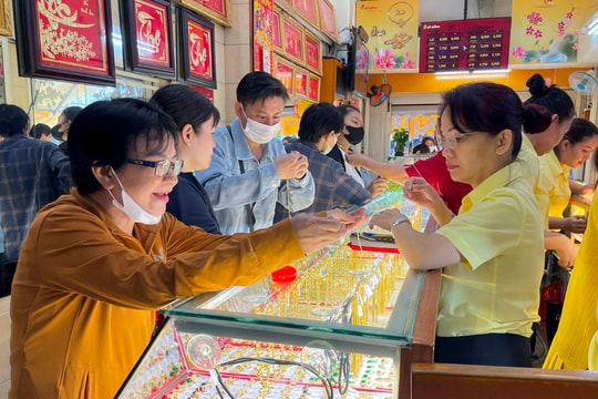 Giá vàng chiều nay 11/3/2025: Giá vàng thế giới và trong nước tăng giảm trái chiều