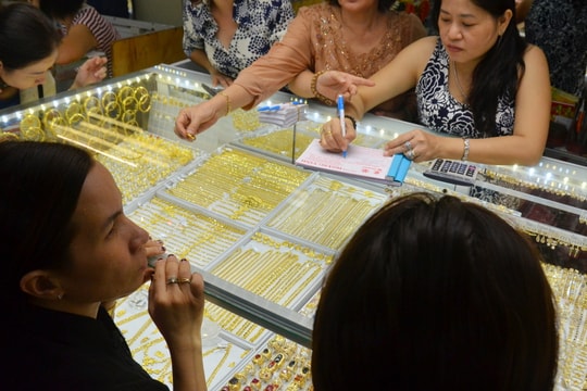 Giá vàng hôm nay 12/3/2025: Giá vàng thế giới và vàng trong nước tăng lên kỷ lục mới