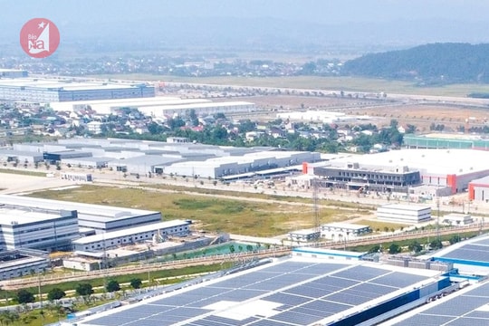 Nghệ An trao Quyết định chấp thuận chủ trương đầu tư dự án KCN VSIP 3