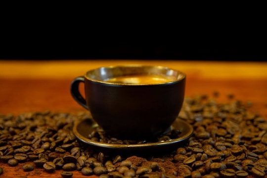 Giá cà phê hôm nay 14/3/2025: Giảm nhẹ, rủi ro rình rập