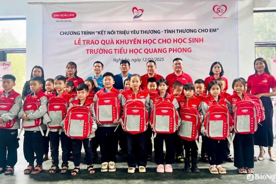 ‏ Dai-ichi Life Việt Nam trao áo ấm và ba lô cho học sinh có hoàn cảnh khó khăn‏
