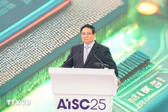 Thủ tướng: Mong muốn bạn bè quốc tế hỗ trợ Việt Nam chuyển đổi trạng thái phát triển