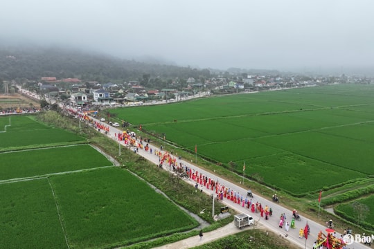 Đoàn rước ngựa dài hàng kilomet tại Lễ hội đền - chùa Gám năm 2025