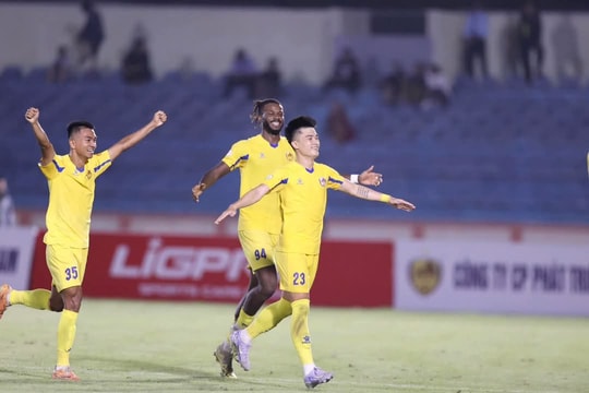 Cựu tiền vệ Sông Lam Nghệ An tỏa sáng ở xứ Quảng