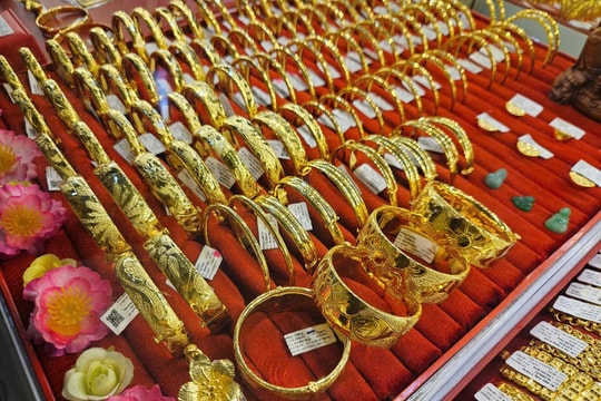 Giá vàng hôm nay 15/3/2025: Giá vàng thế giới và trong nước tăng lên mốc lịch sử