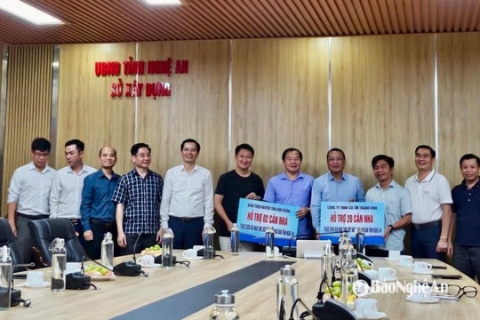 Đoàn công tác tỉnh Bình Dương hỗ trợ 1,1 tỷ đồng xây dựng nhà tình nghĩa ở Nghệ An