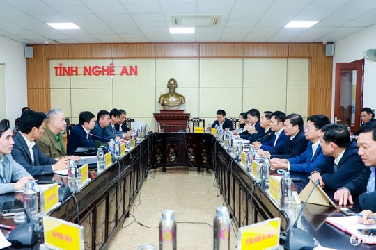 Chủ tịch UBND tỉnh Nghệ An Lê Hồng Vinh tiếp công dân phiên định kỳ tháng 3/2025