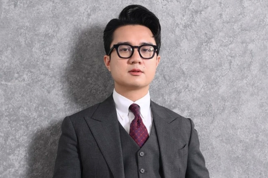 Biên tập viên VTV bị fan Quang Linh Vlogs 'tấn công'