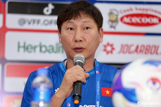 HLV Kim Sang-sik: Đội tuyển Việt Nam sẽ cẩn trọng trước Campuchia'