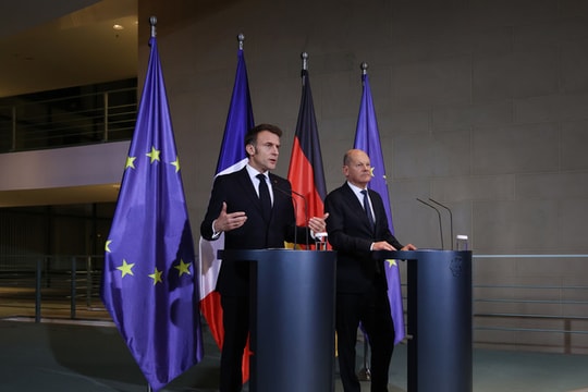 Các nước EU phản ứng ra sao về cuộc điện đàm Trump-Putin?