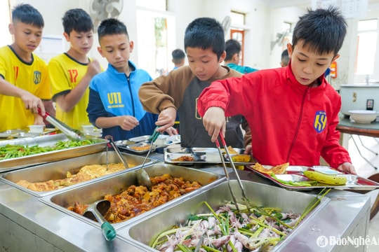 Cận cảnh nơi ăn, ở của các cầu thủ trẻ Sông Lam Nghệ An