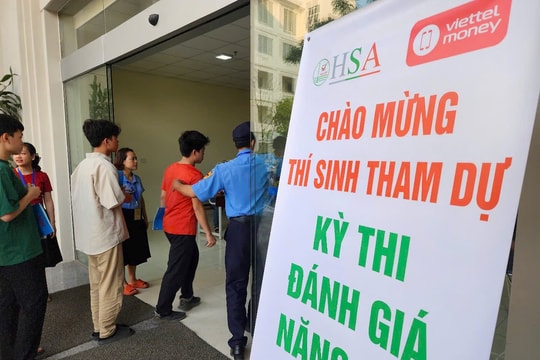 Học sinh lớp 12 ở Nghệ An hối hả 'chạy đua' với các kỳ thi riêng