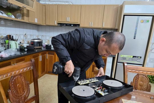 Nhu cầu sửa chữa đồ điện tử tăng vọt vì nồm ẩm