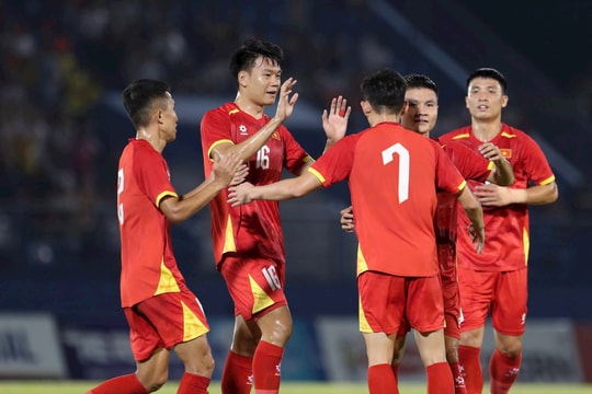 Hai Long lập siêu phẩm, đội tuyển Việt Nam thắng kịch tính Campuchia