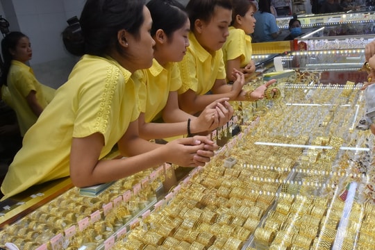 Giá vàng hôm nay 20/3/2025: Giá vàng trong nước và thế giới tăng hơn 100 triệu rồi giảm nhẹ