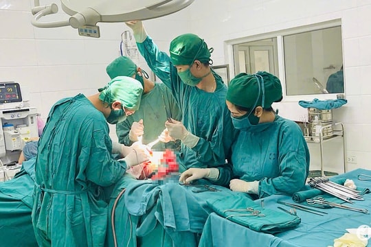 Bệnh viện Ung bướu Nghệ An: Phẫu thuật thành công khối u mỡ khổng lồ nặng hơn 8 kg