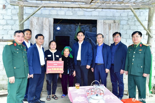 Kiểm tra tiến độ xây dựng nhà ở cho người có công, người nghèo tại Nghĩa Đàn