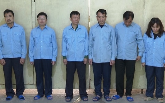 Chủ tịch phường cùng đồng phạm nhận gần 1 tỷ đồng để bỏ qua vi phạm xây dựng