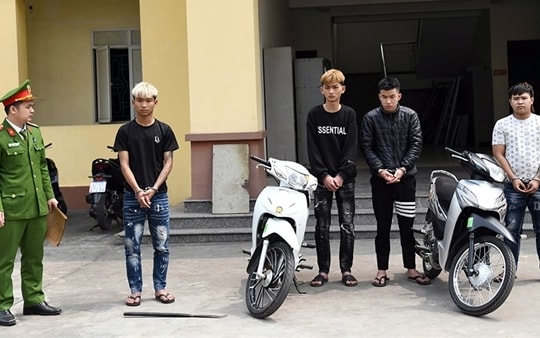 Truy bắt 5 đối tượng dùng dao quắm thực hiện 2 vụ cướp giật tài sản