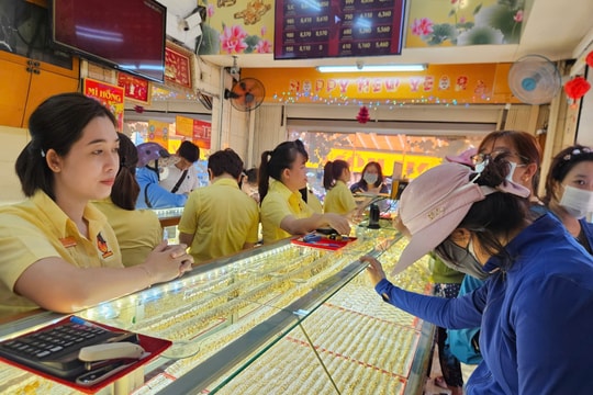 Giá vàng hôm nay 21/3: Giá vàng trong nước sụt giảm hơn 3 triệu đồng do chốt lời