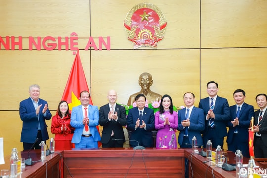 Chủ tịch UBND tỉnh Nghệ An Lê Hồng Vinh tiếp phái đoàn Cộng hòa Tatarstan, Liên bang Nga