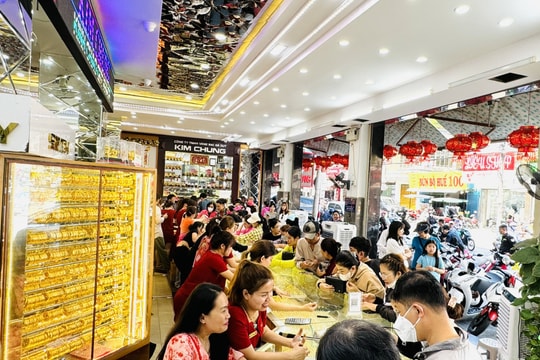 Giá vàng hôm nay 22/3: Giá vàng trong nước và thế giới giảm nhẹ vào cuối tuần