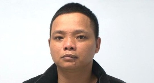 Bắt kẻ chuyên hack Facebook để lừa đảo, thu giữ 10 sổ tiết kiệm