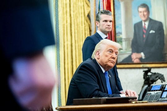 Tổng thống Trump 'giáng đòn' vào hàng loạt đối thủ chính trị