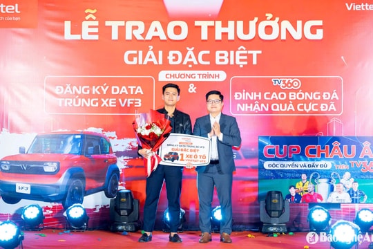 Khách hàng may mắn ở Diễn Châu trúng thưởng xe ô tô Vinfast VF3 của Viettel Nghệ An