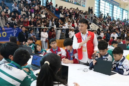 Gần 1.000 giáo viên và học sinh thành phố Vinh tham gia Ngày hội STEM