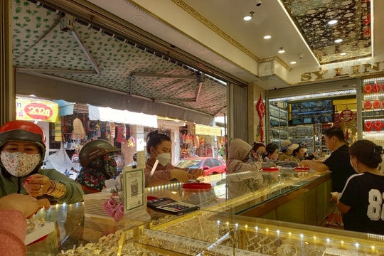 Giá vàng hôm nay 24/3/2025: Giá vàng trong nước và vàng thế giới tạm dừng đà giảm đầu tuần này