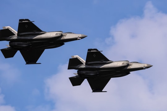 EU lo sợ ông Trump cắt viện trợ vũ khí