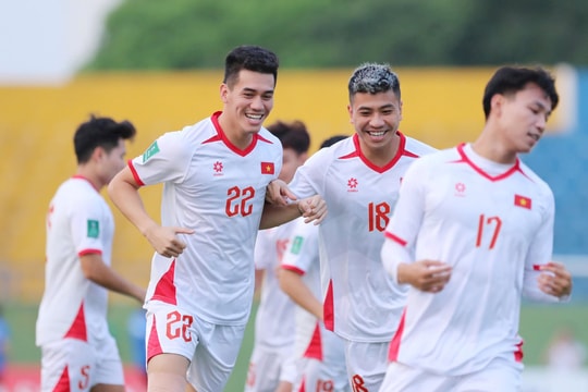 Tuyển Việt Nam tập luyện đầy hứng khởi trước trận đấu với Lào