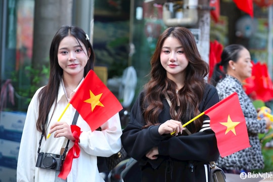 Không khí cuồng nhiệt trước trận Việt Nam - Lào