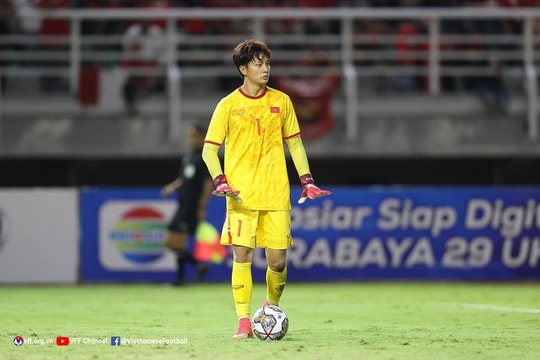 Thủ môn Cao Văn Bình (SLNA) giành danh hiệu Thủ môn xuất sắc nhất