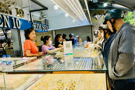 Giá vàng hôm nay 26/3: Giá vàng trong nước và thế giới tiếp tục tăng mạnh