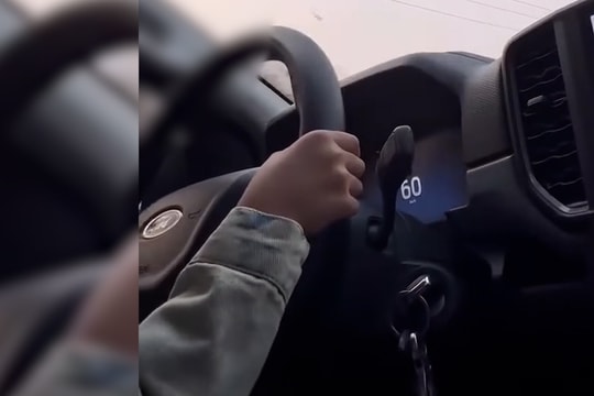 Tài xế 'đùa giỡn' với vô lăng, đăng clip câu view và cái giá phải trả