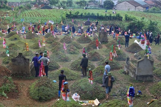 Tổng hợp văn khấn Tết Thanh Minh 2025 chuẩn theo truyền thống Việt Nam