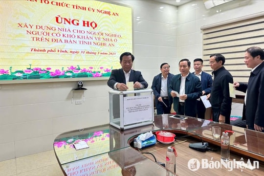 Ban Tổ chức Tỉnh ủy quyên góp ủng hộ xây nhà ở cho người nghèo