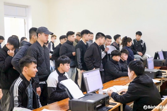 Hàng nghìn lao động Nghệ An đăng ký dự thi tiếng Hàn trong buổi đầu tiên