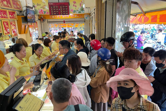 Giá vàng hôm nay 31/3: Giá vàng trong nước và thế giới tăng liên tục, tạo mốc giá mới