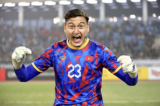 Tiền đạo tuyển Việt Nam chấn thương cực nặng; Cái nhìn khác với thủ môn Đặng Văn Lâm