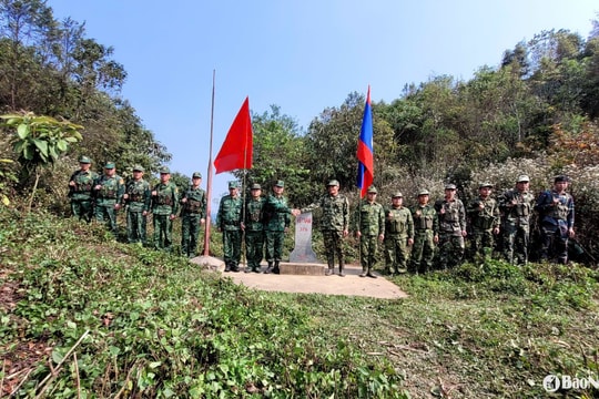 Tuần tra song phương bảo vệ biên giới Việt Nam - Lào